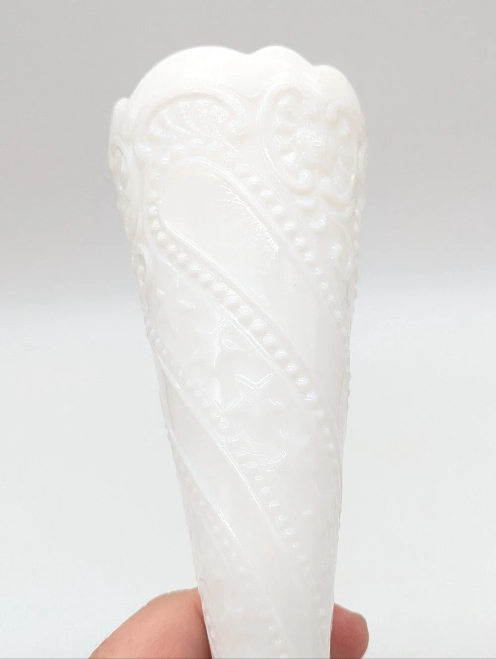 Vintage LE Smith Beads & Stars Milk Glass Bud Vase - Picture 2 of 8
